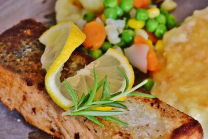 salmon, fish, salmon fillet, fresh, healthy, enjoy the meal, kitchen, yummy, fried, grilled, vegetables, lemon, food photo, meal, food, nature, enjoy