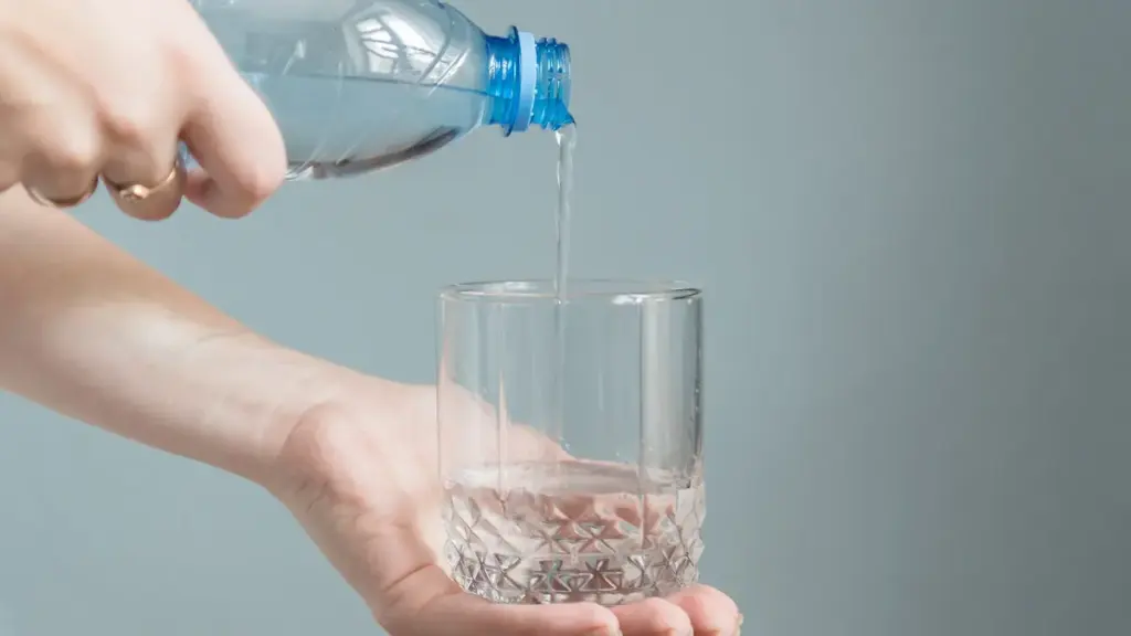 bere acqua
